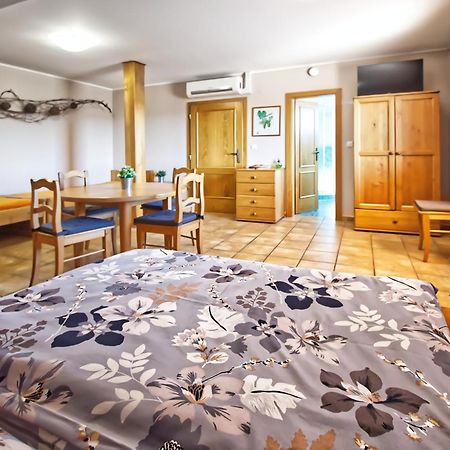 Penzion Vinarstvi Cervinka Horni Vestonice Exterior foto