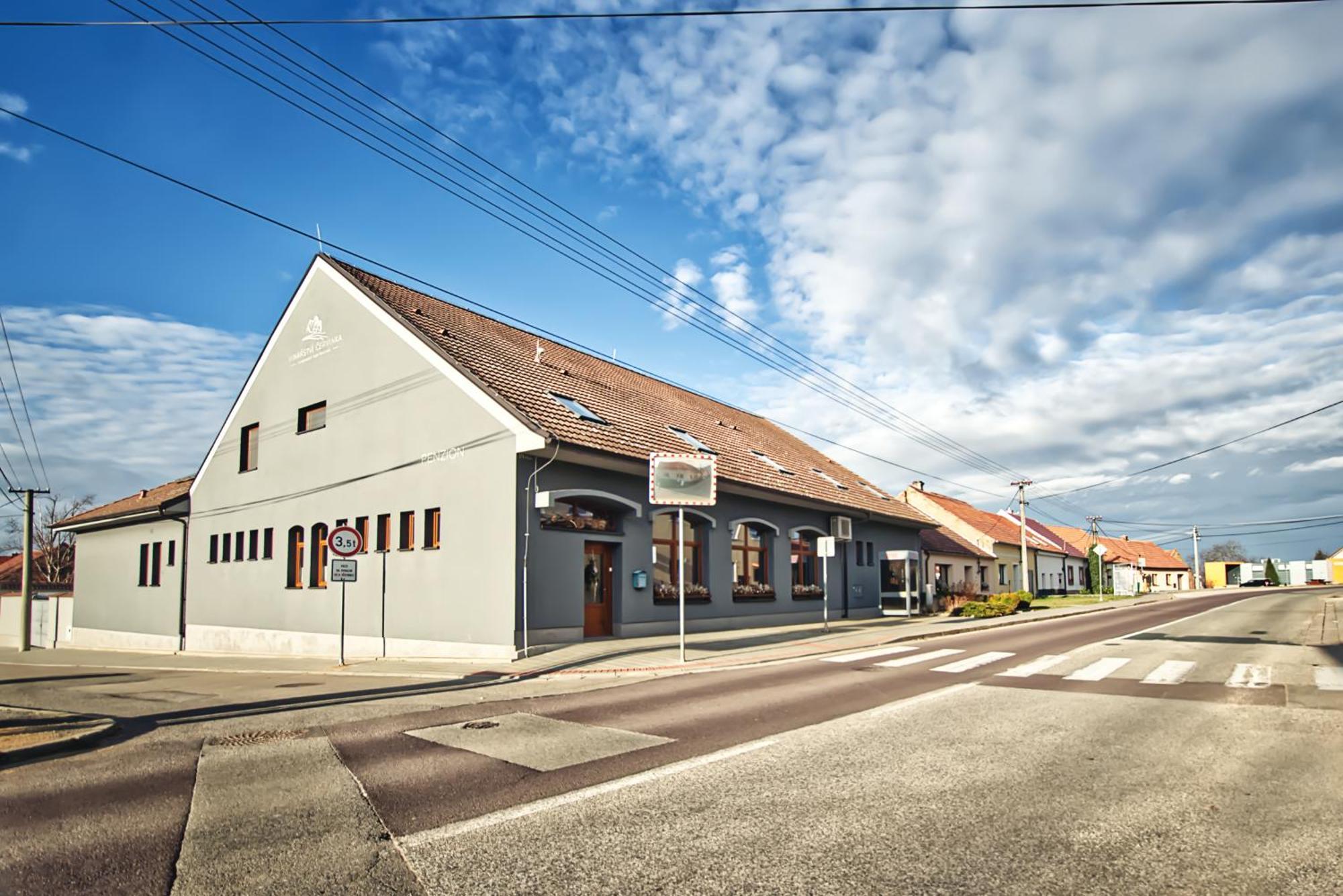 Penzion Vinarstvi Cervinka Horni Vestonice Exterior foto